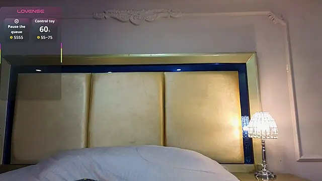 CharlesBrown  online show from November 26, 2025, 1:22 pm