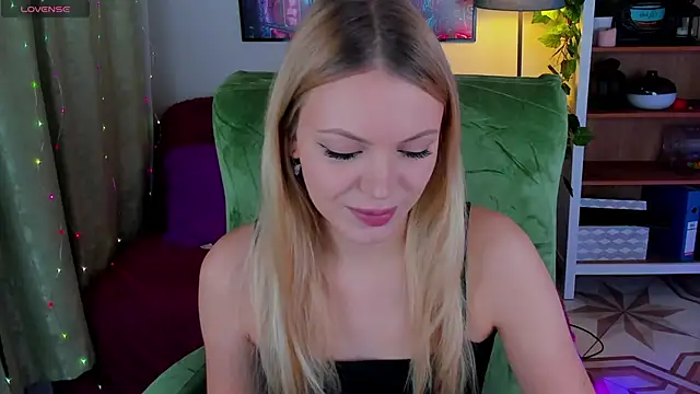 KatherineePierce online show from November 5, 2025, 9:51 pm