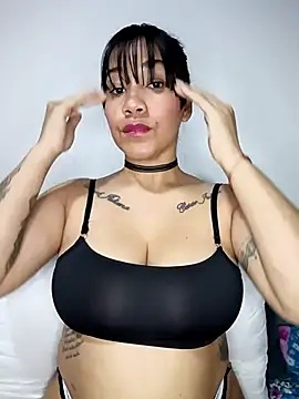 Snapshot of violettaa_millerss chatting on April 29, 2026, 12:37 am violettaa millerss online show from April 29, 2026, 12:37 am