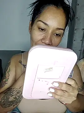 Snapshot of violettaa_millerss chatting on February 27, 2026, 1:17 am violettaa millerss online show from February 27, 2026, 1:17 am