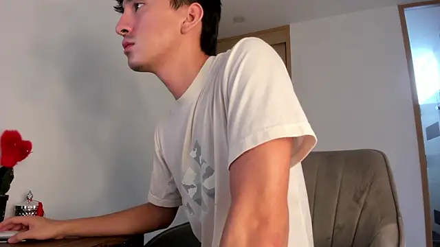 sweettaaron01 online show from October 4, 2025, 5:36 pm