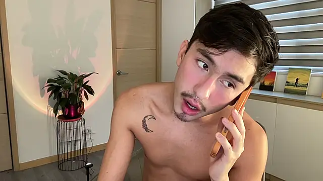 sweettaaron01 online show from October 18, 2025, 5:37 pm