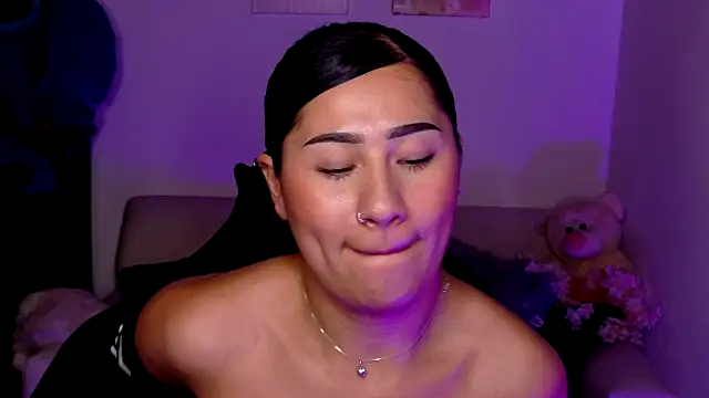 Snapshot of evelyn_ch_ chatting on February 13, 2026, 7:03 pm evelyn ch online show from February 13, 2026, 7:03 pm