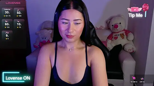 Snapshot of evelyn_ch_ chatting on November 25, 2025, 11:32 am evelyn ch online show from November 25, 2025, 11:32 am