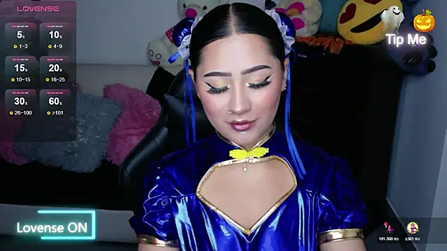 Snapshot of evelyn_ch_ chatting on October 31, 2025, 11:29 am evelyn ch online show from October 31, 2025, 11:29 am