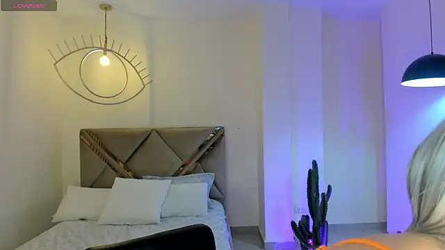 IsabellaMoreau online show from February 6, 2026, 7:32 pm