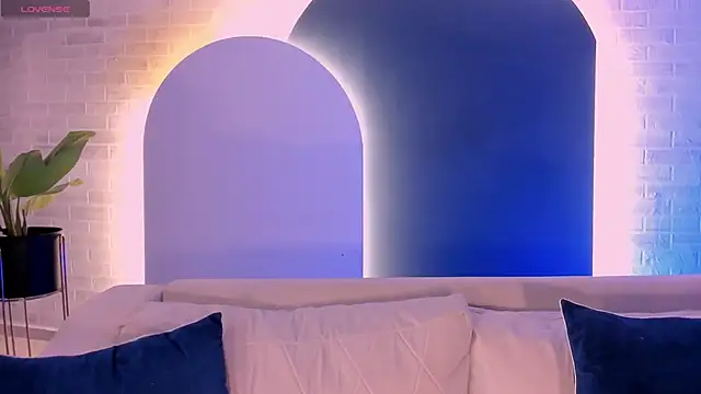 IsabellaMoreau online show from October 6, 2025, 7:58 pm