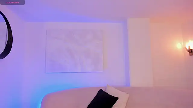 IsabellaMoreau online show from November 25, 2025, 8:09 pm