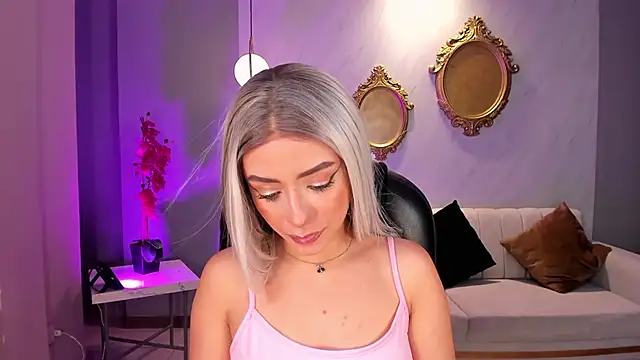 IsabellaMoreau online show from April 3, 2026, 7:53 pm