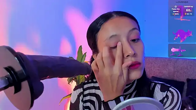 alicemoon   online show from December 21, 2025, 9:37 pm