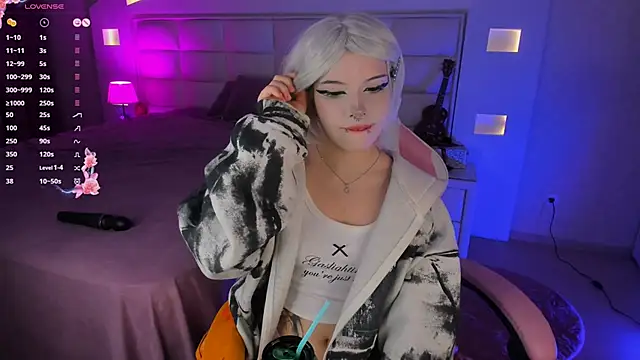 Cuddly Kitten online show from September 27, 2025, 10:27 pm