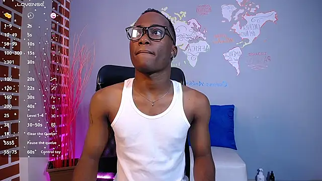 Snapshot of MarceloJones chatting on September 23, 2025, 1:18 pm MarceloJones online show from September 23, 2025, 1:18 pm