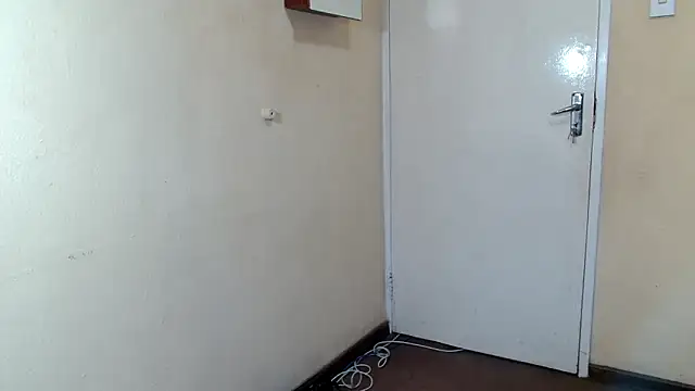 Snapshot of HugeTitisxx chatting on April 4, 2026, 6:20 am HugeTitisxx online show from April 4, 2026, 6:20 am