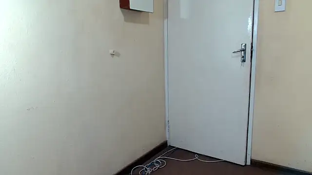 Snapshot of HugeTitisxx chatting on March 4, 2026, 6:26 pm HugeTitisxx online show from March 4, 2026, 6:26 pm