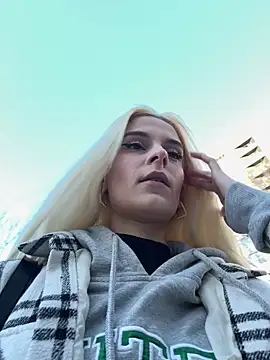 SelenaDaze online show from April 7, 2026, 4:58 am