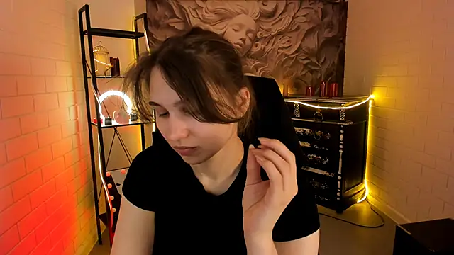 Snapshot of TessaMill chatting on May 25, 2026, 9:19 am TessaMill online show from May 25, 2026, 9:19 am