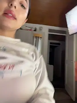 Snapshot of oh_nina chatting on April 15, 2026, 11:49 pm oh nina online show from April 15, 2026, 11:49 pm