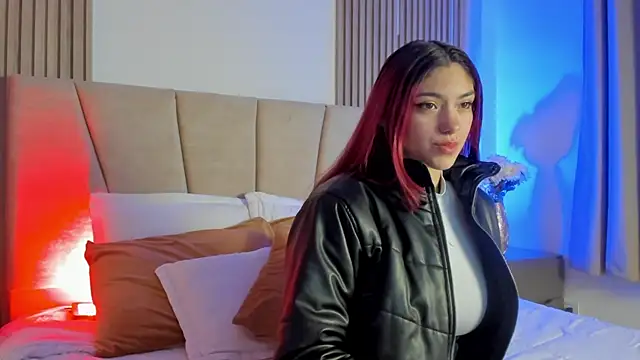 Victoria Beaumont online show from November 18, 2025, 11:35 am