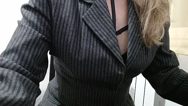 Snapshot of SerenaMilf chatting on March 17, 2026, 8:56 pm SerenaMilf online show from March 17, 2026, 8:56 pm