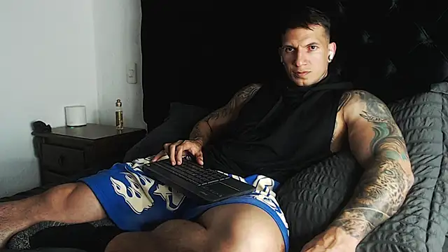 Snapshot of Shane_Clay chatting on March 31, 2026, 11:18 pm Shane Clay online show from March 31, 2026, 11:18 pm