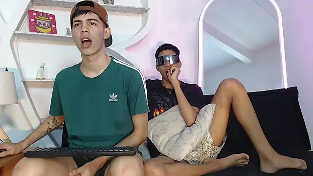 Snapshot of TWINKS_FRIENDS chatting on September 12, 2025, 1:28 am TWINKS FRIENDS online show from September 12, 2025, 1:28 am