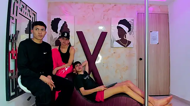 TWINKS FRIENDS online show from February 5, 2026, 1:29 pm