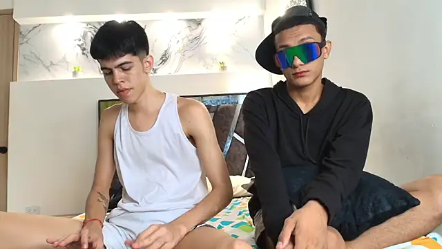 Snapshot of TWINKS_FRIENDS chatting on October 7, 2025, 7:09 am TWINKS FRIENDS online show from October 7, 2025, 7:09 am