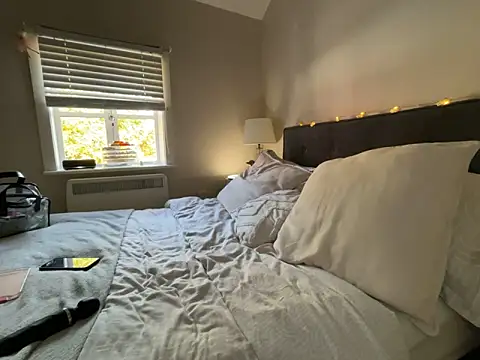 FrancescaXO online show from October 22, 2025, 12:04 pm