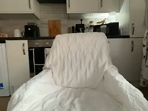 Snapshot of FrancescaXO chatting on February 4, 2026, 10:21 am FrancescaXO online show from February 4, 2026, 10:21 am