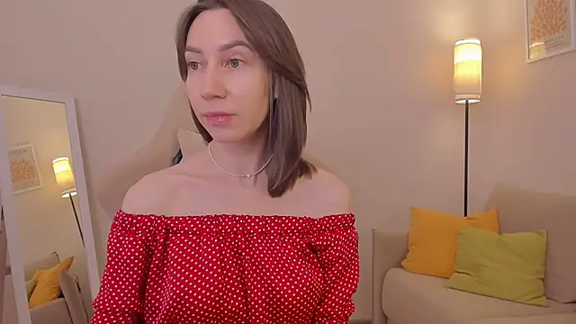 GoodGlamorGirl online show from April 7, 2026, 4:03 am