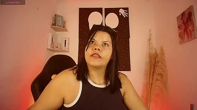 Iamlola  online show from November 16, 2025, 3:55 am