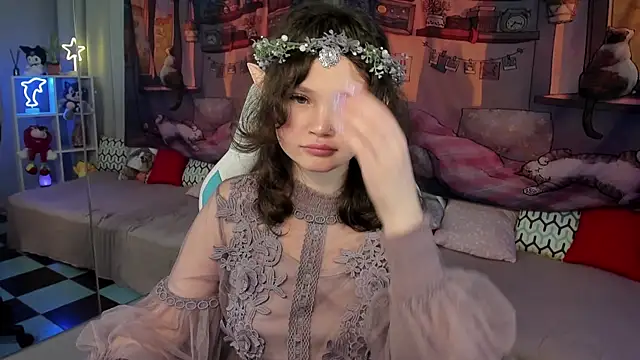 EmilyChaves online show from October 29, 2025, 6:29 pm