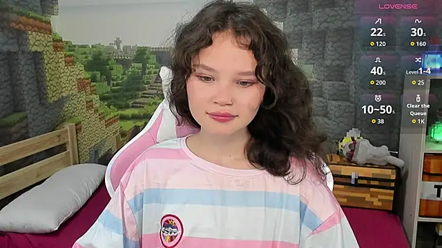 EmilyChaves online show from September 10, 2025, 6:07 pm