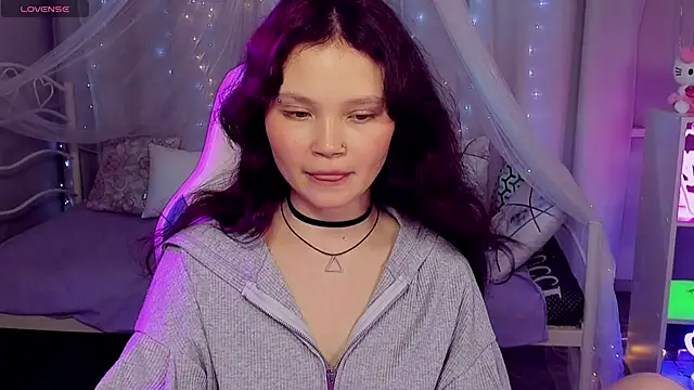 EmilyChaves online show from April 23, 2026, 12:29 pm