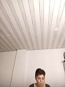 queemking online show from April 24, 2026, 12:34 am