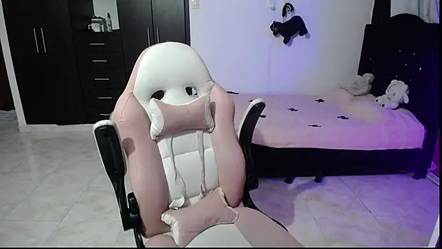 Elizabeth rose02 online show from October 17, 2025, 1:42 am