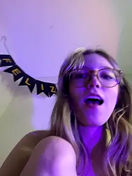 Snapshot of ReenKitty chatting on October 11, 2025, 7:53 am ReenKitty online show from October 11, 2025, 7:53 am