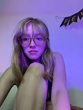 Snapshot of ReenKitty chatting on October 22, 2025, 4:45 am ReenKitty online show from October 22, 2025, 4:45 am