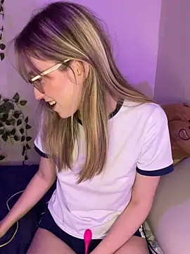 Snapshot of ReenKitty chatting on January 8, 2026, 5:13 am ReenKitty online show from January 8, 2026, 5:13 am