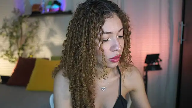 isabella-garcia- online show from November 28, 2025, 1:50 am