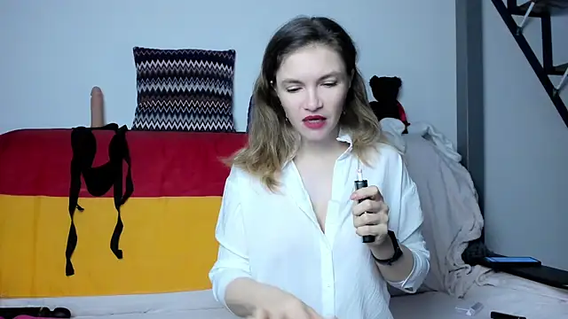 Katherine Twilight online show from March 7, 2025, 3:39 pm