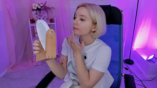 Snapshot of AuroraWrenfield chatting on October 28, 2025, 4:35 am AuroraWrenfield online show from October 28, 2025, 4:35 am