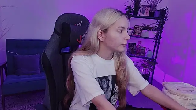 Snapshot of AuroraWrenfield chatting on September 17, 2025, 10:39 am AuroraWrenfield online show from September 17, 2025, 10:39 am