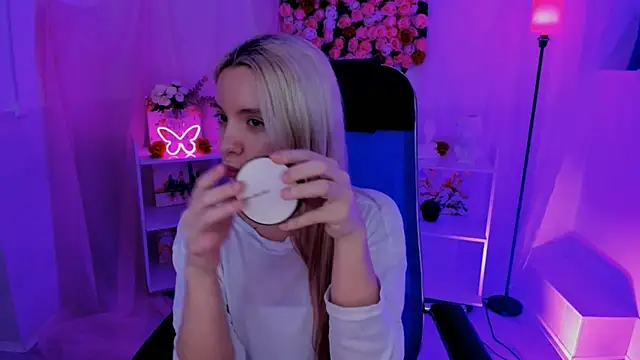 Snapshot of AuroraWrenfield chatting on September 12, 2025, 1:28 am AuroraWrenfield online show from September 12, 2025, 1:28 am