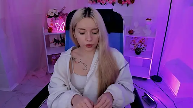 Snapshot of AuroraWrenfield chatting on September 23, 2025, 5:14 am AuroraWrenfield online show from September 23, 2025, 5:14 am