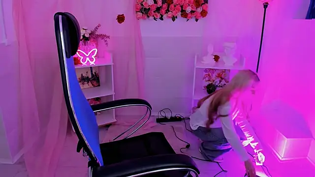 Snapshot of AuroraWrenfield chatting on September 11, 2025, 7:30 am AuroraWrenfield online show from September 11, 2025, 7:30 am