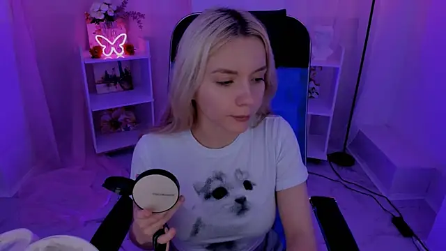 Snapshot of AuroraWrenfield chatting on September 15, 2025, 4:40 pm AuroraWrenfield online show from September 15, 2025, 4:40 pm