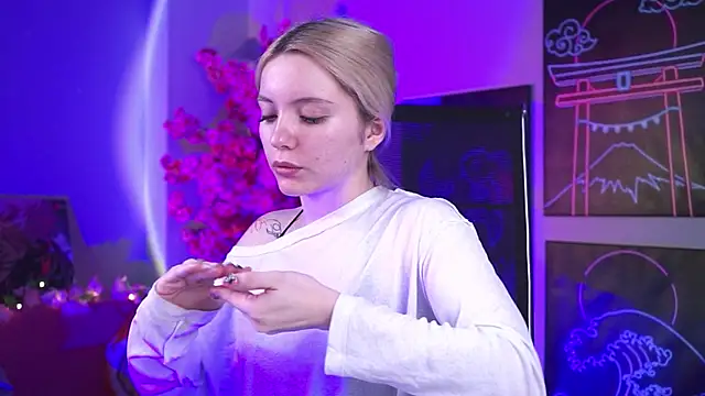 AuroraWrenfield online show from March 24, 2026, 2:33 am