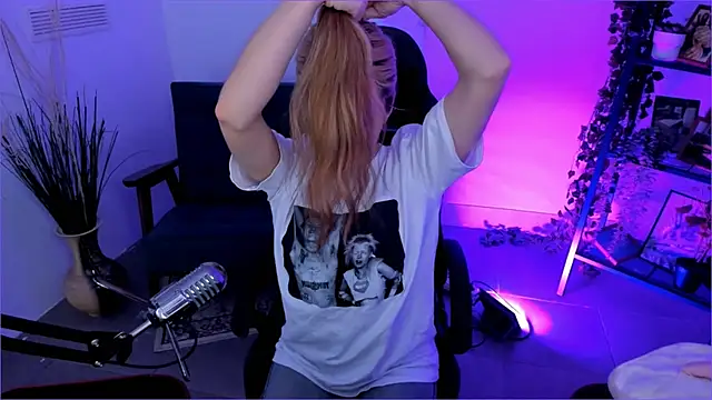 Snapshot of AuroraWrenfield chatting on October 9, 2025, 4:46 am AuroraWrenfield online show from October 9, 2025, 4:46 am