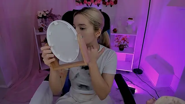 Snapshot of AuroraWrenfield chatting on October 1, 2025, 4:28 am AuroraWrenfield online show from October 1, 2025, 4:28 am